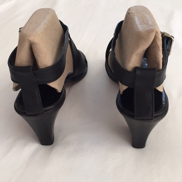 Vintage 80’s Designer Charles Jourdan leather black sandals - Picture 4 of 9